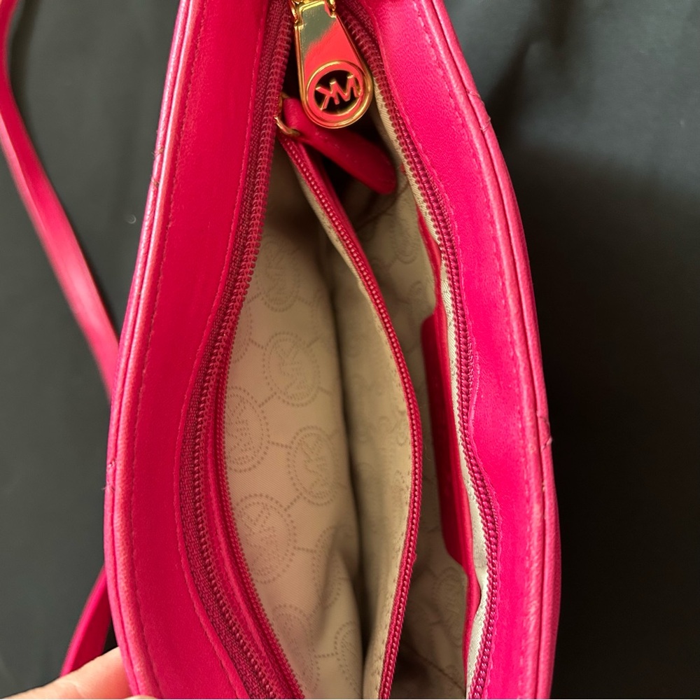 Michael Kors pink B1203 shoulder bag. - Picture 13 of 14